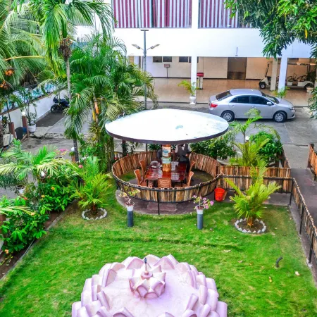 Green Grass Hotel & Restaurant