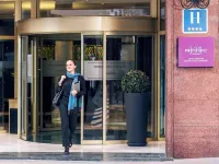 Motel One Madrid-Plaza de España Hotel berhampiran Edificio Espana