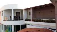 Luxury Hotel Inn Hotels in Ла Пеньита де Хальтемба