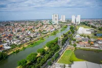 Skysuites Service Apartment فنادق في Rungkut