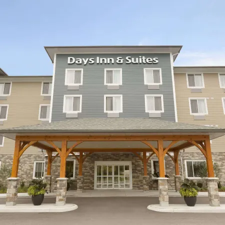 Days Inn & Suites by Wyndham Lindsay