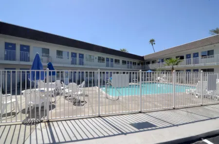 Motel 6 Indio, CA - Palm Springs Отели в г. Индио