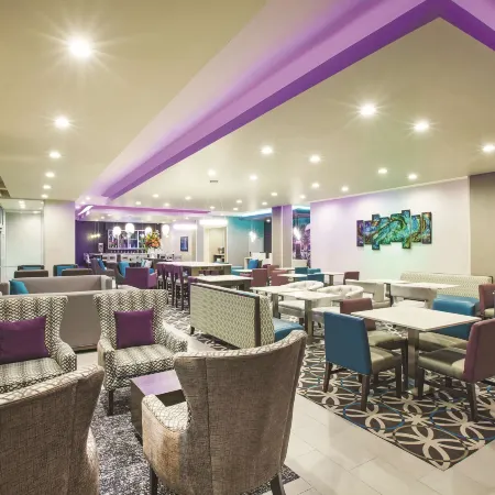 La Quinta Inn & Suites by Wyndham McAllen la Plaza Mall