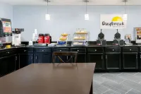 Days Inn by Wyndham Greensboro Airport - Motels