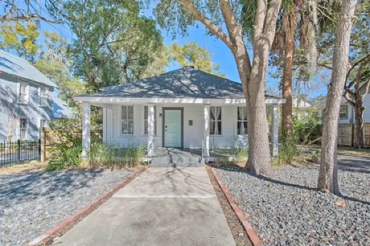Charming 100-Year-Old Home < 1 Mi to Downtown
