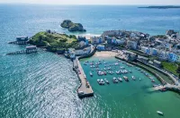 Taliesin - 5 Bedroom Holiday Home - Tenby - 2-Star