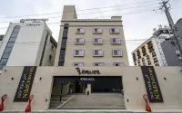 Chungju Hotel Fall Hotels near Muhak Market