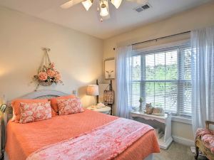 Little River Condo w/ Pool < 6 Mi to Beach!