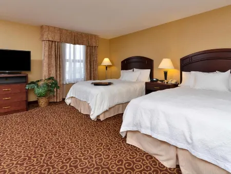 Hampton Inn & Suites by Hilton Edmonton International Airport Отели в г. Ледук