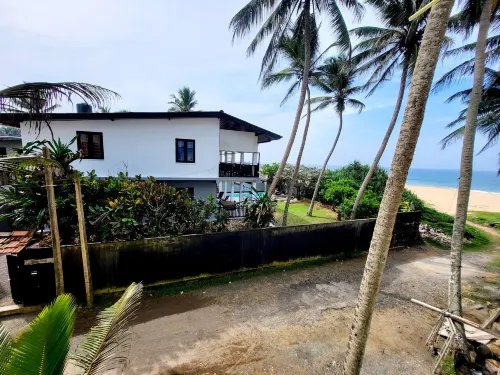 Beach Villa Yang Near Hikkaduwa, with Pool and Cook - Semi-Detached House