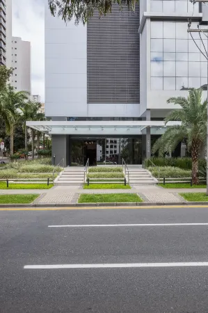 Helbor Stay Batel Отели рядом с достопримечательностью «Botanical Garden of Curitiba»