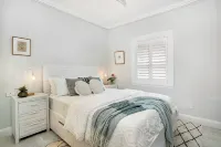 Balmoral Beauty - Elevated Living on the Esplanade Balo1 Hotels near Clifton Gardens