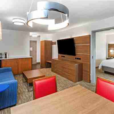 Holiday Inn Express & Suites Sulphur (Lake Charles) by IHG Rooms