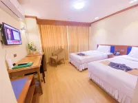 Phuphanplace Hotel Các khách sạn gần Wat Na Mon
