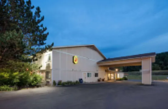 Super 8 by Wyndham St. Regis Hotels in 