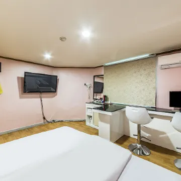 Cheongnyangni Dongbu Motel Отели рядом с достопримечательностью «Железнодорожная станция Хвеги»
