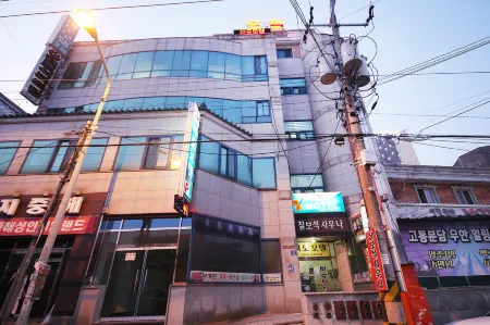 Youngcheon Mido Отели рядом с достопримечательностью «Auno Feliz Glamping»