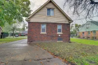 Detroit Getaway w/ Fireplace - 8 Mi to Ford Field! Hoteles cerca de Detroit Station
