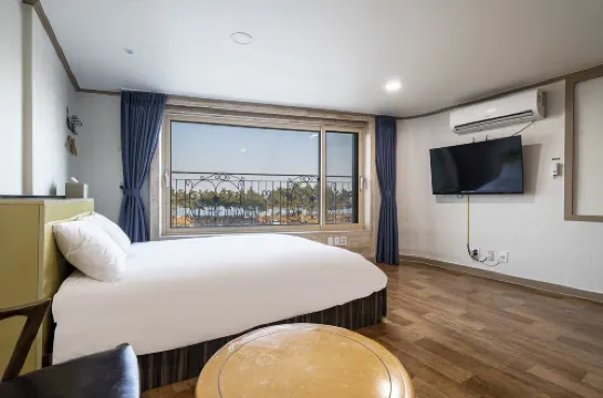 Sokcho Beach Motel