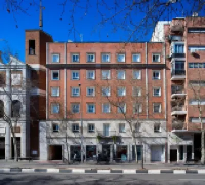 Dormirdcine Hotels near Serrano Street