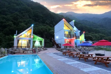 Moon on the Cloud Pension