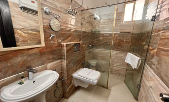 Royal Court by the Lake Hill - Housity