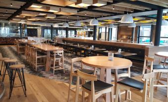 Highlander Hotel Bar Kitchen Rooftop