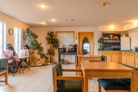 HomeTown Inn by OYO Texhoma, OK Отели в г. Тексас