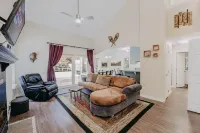 House w Hot Tub - Wifi - Fireplace - Pets Ok