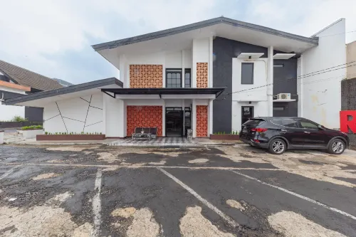 RedDoorz Near Taman Kota Lapang Merdeka Sukabumi