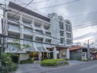 Bedrock Hotel Kuta Отели в г. Кута