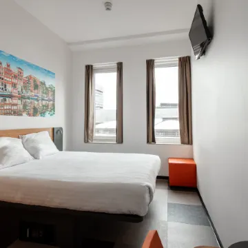 easyHotel Amsterdam Arena Boulevard Отели рядом с достопримечательностью «Зяудост»