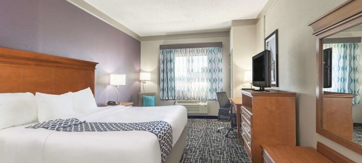 La Quinta Inn & Suites by Wyndham Jackson Airport Hotels in Pearl