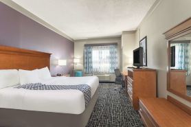 La Quinta Inn & Suites by Wyndham Jackson Airport