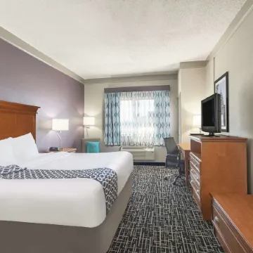La Quinta Inn & Suites by Wyndham Jackson Airport
