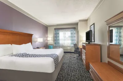 La Quinta Inn & Suites by Wyndham Jackson Airport Hotels near American Eagle Outlet