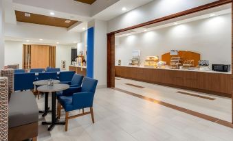 Holiday Inn Express & Suites Charlotte- Arrowood