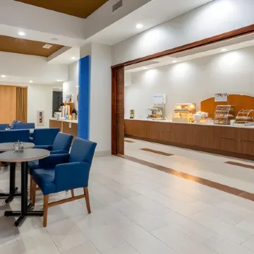 Holiday Inn Express & Suites CHARLOTTE- ARROWOOD by IHG Отели в г. Шарлотт
