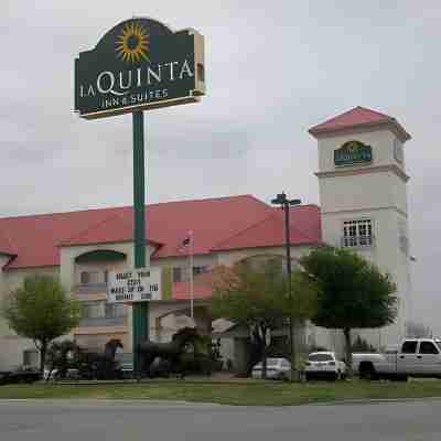 La Quinta Inn & Suites by Wyndham Weatherford Hotel Exterior