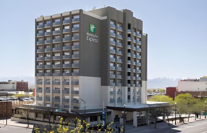 Holiday Inn Express & Suites REDDING by IHG