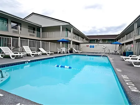 Motel 6 Seattle, WA - South