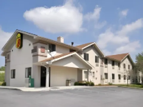 Super 8 by Wyndham Lewisburg Hotels in Lewisburg