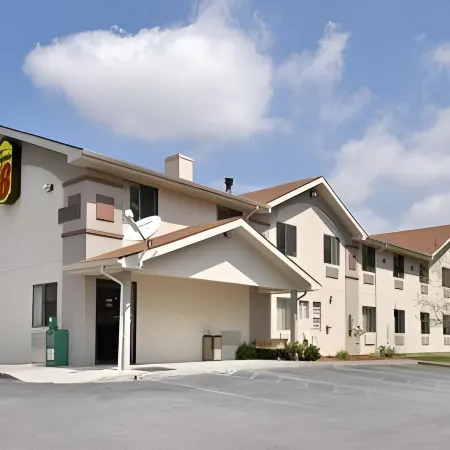 Super 8 by Wyndham Lewisburg
