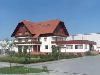 Garden Club - Hotel & Restaurant - Free Outdoor Pool & Parking - Pools