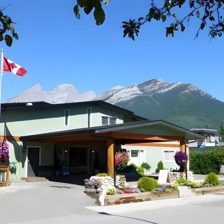 Red Tree Lodge