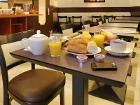 The Originals City Hôtel du Château Pontivy - breakfast