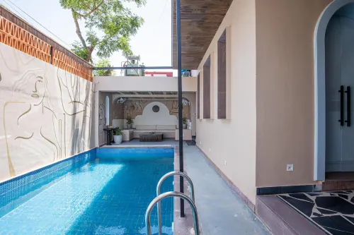 The Sierra - by the Lake