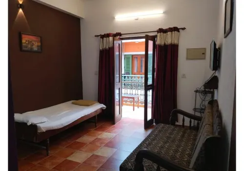Smiley Holidays Serviced Apartments - parking