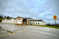 Super 8 by Wyndham Hinton Hotels in Hinton