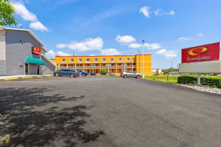 Econo Lodge Akron Copley Northwest